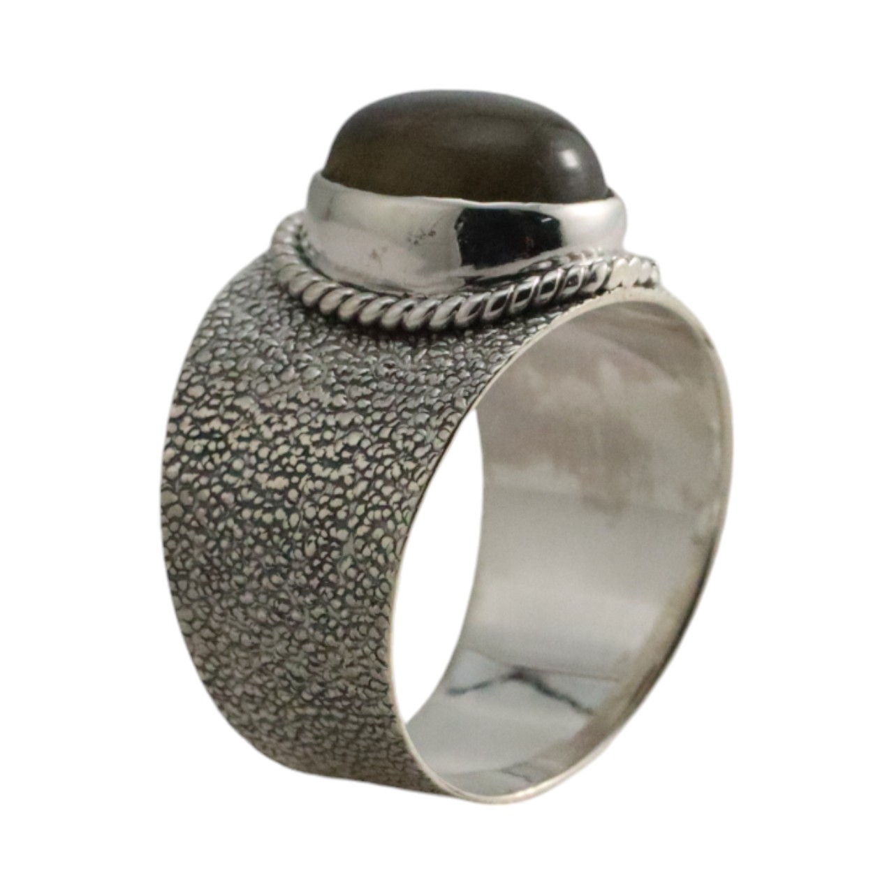 Discover the Sterling Silver Labradorite Ring: Sleek Style and Stunning Shine - Image 2